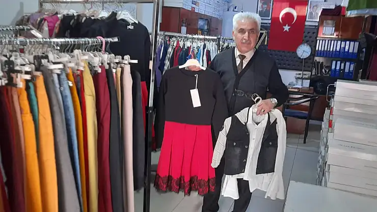 Çocuklara bayramlıklar muhtar amcadan