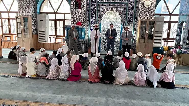 Çocuklara ilk namazlarını kıldırdılar