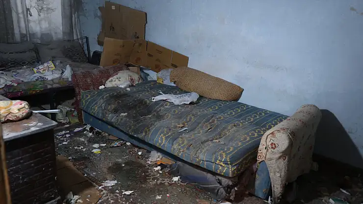 Çöp evde tüyler ürperten olay! Annesinin cesediyle 1 ay yaşamış