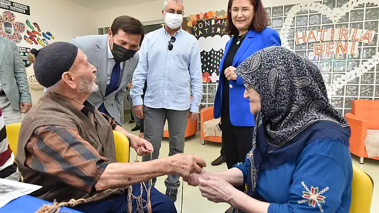 Cumhurbaşkanlığı Sosyal Politikalar Kurulu, Alzaymır Gündüz Yaşam Merkezi'ni ziyaret etti