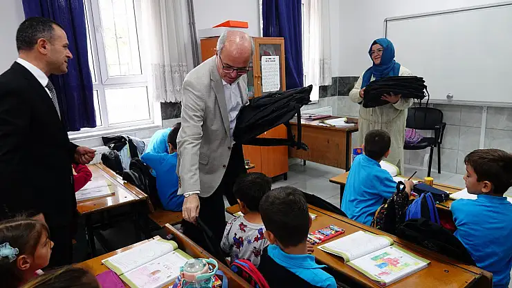 Çumra Belediyesi öğrencilerin yüzünü güldürdü