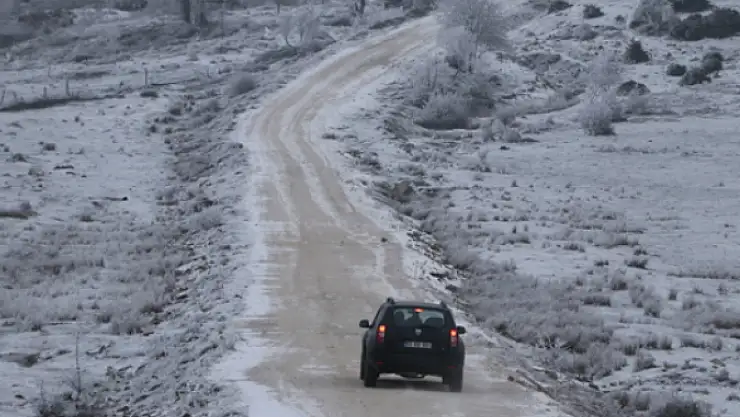 Dağlık alanda etkili ola kar yağışı güzelliğiyle mest etti!