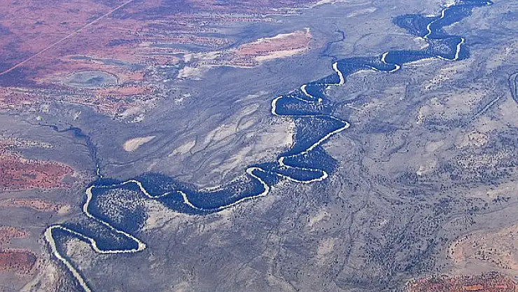 Darling Nehri hangi ülke sınırları içinde yer alır? Darling Nehri'nin karşılaştığı tehditler nelerdir?