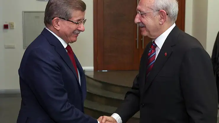 Davutoğlu'ndan Kılıçdaroğlu'nun adaylık kampanyasına nakdi destek