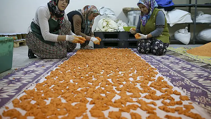 Dededen kalma evini restore etti, üretim merkezi haline getirdi! Yılda 2,5 ton sipariş alıyor...