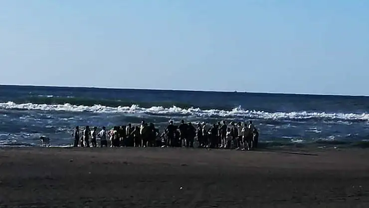 Denizde boğulma tehlikesi geçiren genç hastaneye kaldırıldı