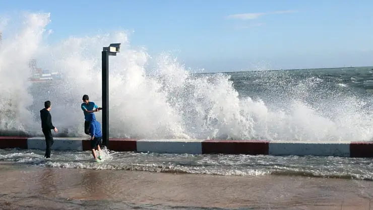 Denizlerde fırtına uyarısı yapıldı