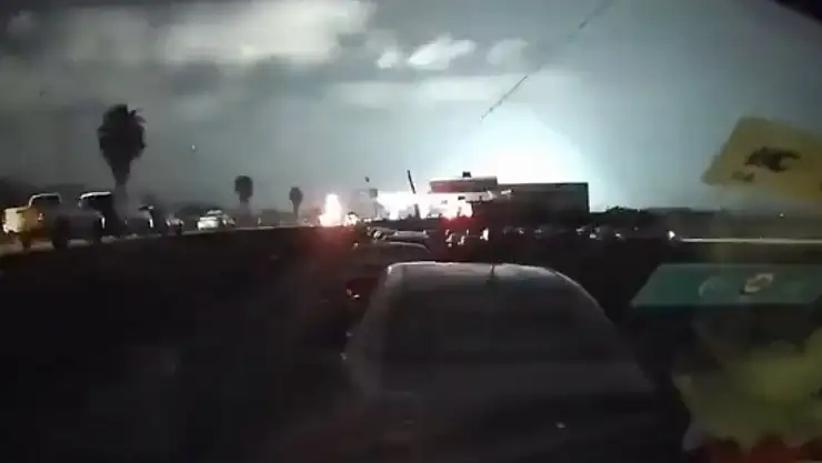 Depremde gökyüzünde meydana gelen ışıklar nedir?