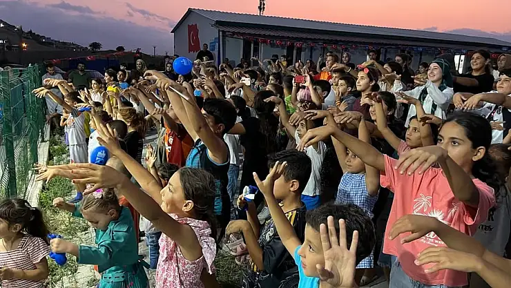 Depremzede çocuklara moral etkinliği!