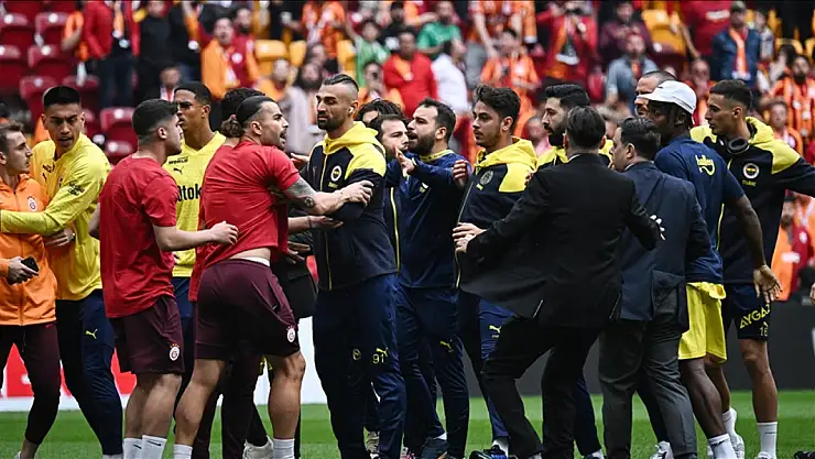 Derbi öncesi futbolcular arasında gerginlik yaşandı