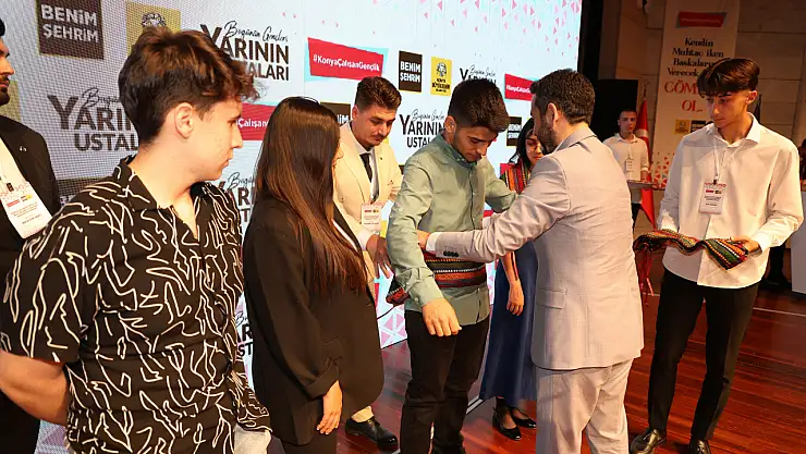 Dereceye giren öğrencilere şed kuşatma töreni