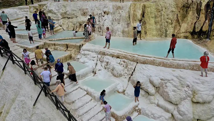 Dereli'nin Göksu travertenleri bayram tatilinde binlerce ziyaretçiyi ağırladı