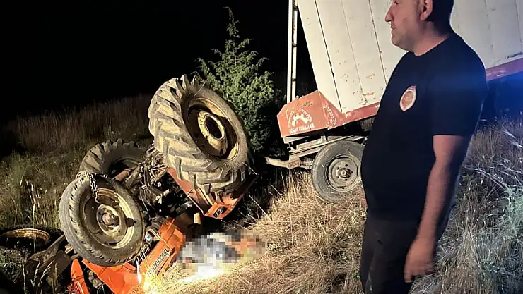 Devrilen traktörün altında can verdi