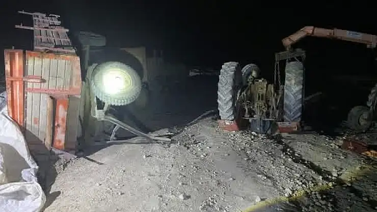 Devrilen traktörün altında kalıp yaşamını yitirdi