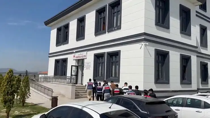 Dijital dolandırıcılara operasyon: 5 kişi tutuklandı!