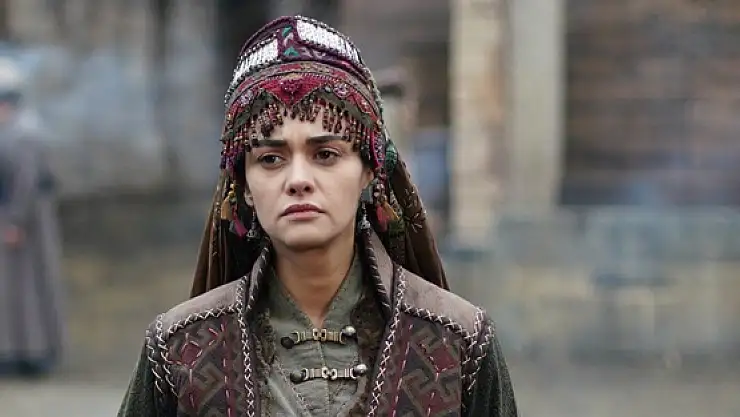 Diriliş oyuncusuna kedi maması yedirdiler