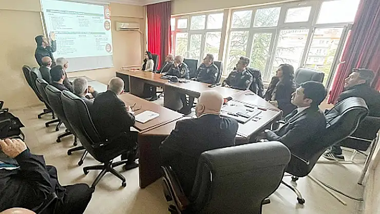 Doğanhisar'da kadına şiddet toplantısı