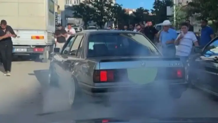 Düğün alanında lastik yakan magandaya bin 400 TL ceza