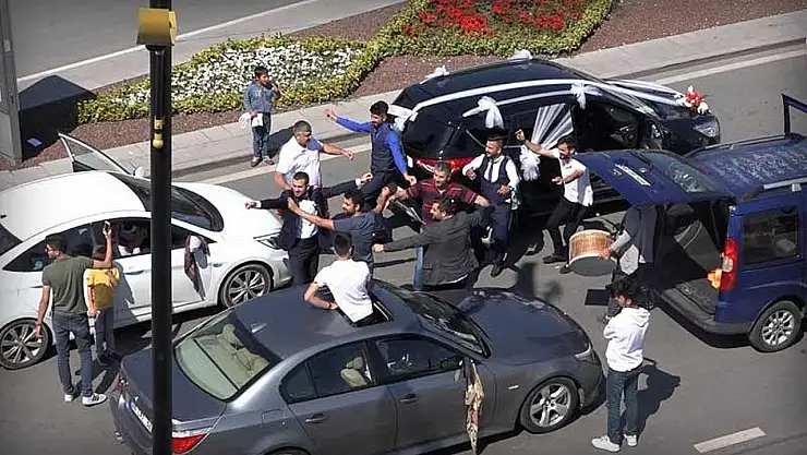 Düğünlerle Yasalar Çiğneniyor: Trafik Kanunu Hiçe Sayılıyor, Can Güvenliği Tehlikede