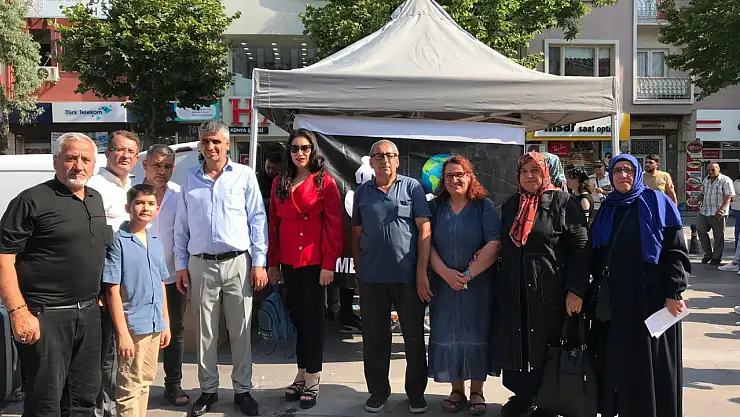 Dünya Görmeyenler Derneği'nden Zafer Meydanı'nda 3 bin kişilik aşure dağıtımı