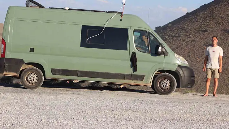 Dünya turuna çıkan İngiliz çift Karapınar'da kamp yaptı