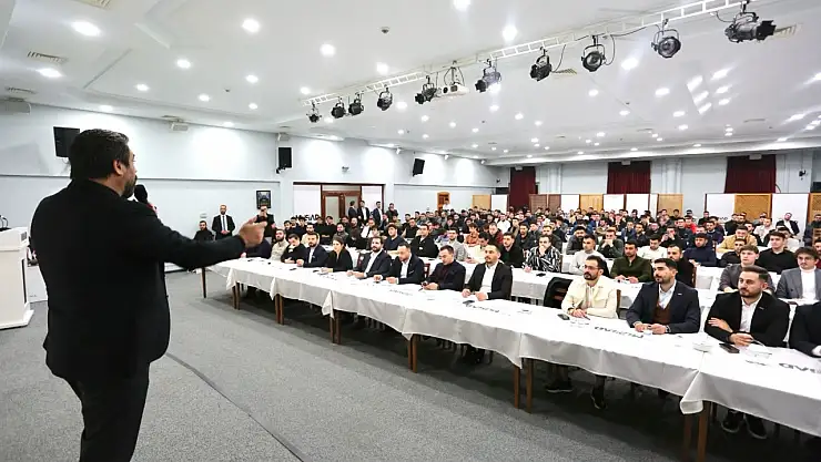 Dünyanın Konuştuğu Ödüllü Türk  Malkoç gençlerle bir araya geldi