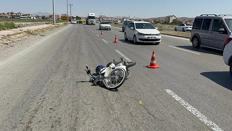 'Dur' ihtarına uymayan motosikletli sürücü, polise çarptı