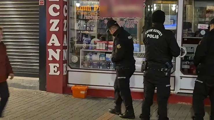 Eczane önüne bırakılan ilaç kutusu  paniğe neden oldu