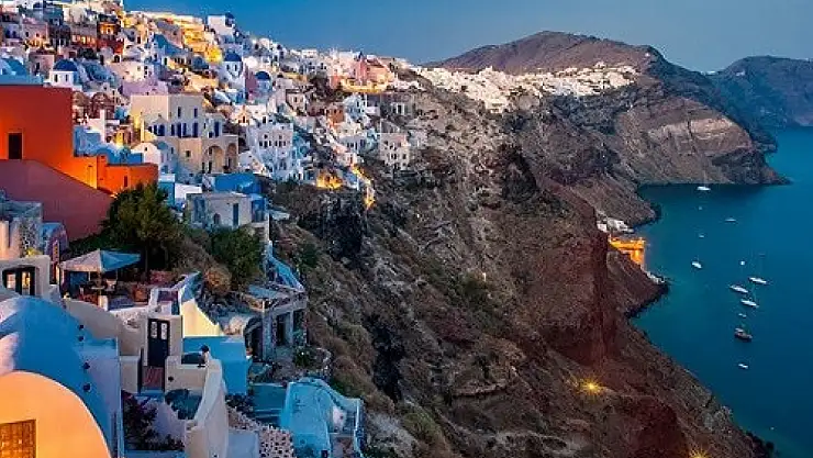 Ege'nin incisi Santorini Adası'nın doğal güzellikler ve tarihi zenginliklerini keşfedelim