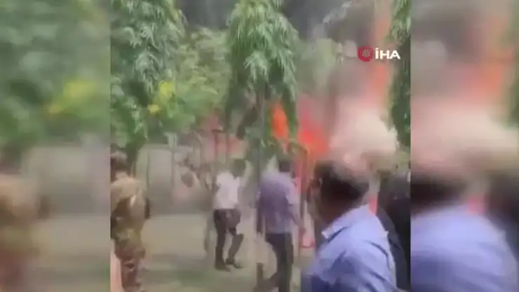 Eğitim uçağı, okul yerleşkesine düştü: 1 ölü