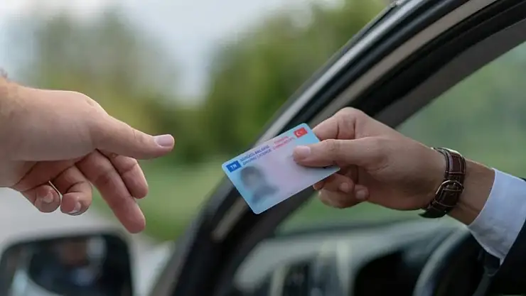 Ehliyeti olan herkesi ilgilendiriyor! Ceza yemeden nüfus müdürlüklerine koşun