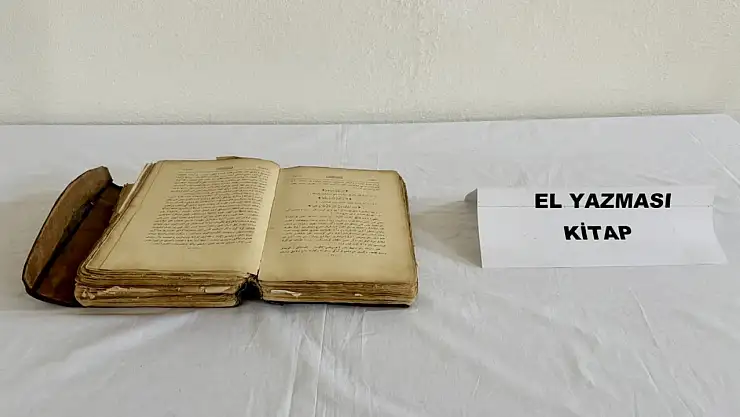 El yazması Kur'an kaçakçılığına suçüstü