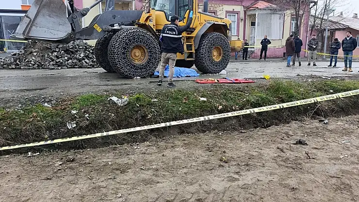 Emekli imam belediyeye ait kepçenin altında feci şekilde can verdi