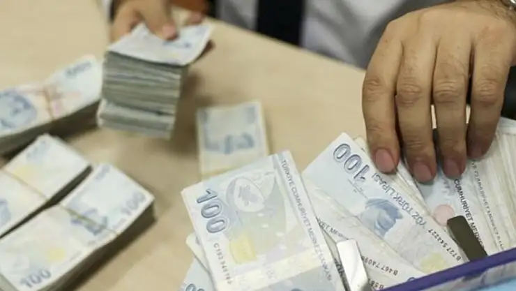 Emeklilerin merakla beklediği Bayram ikramiyesi kaç lira olacak? Detaylar haberimizde