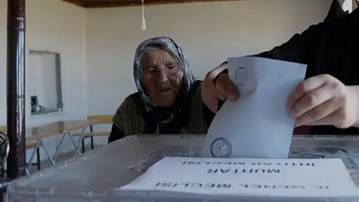 En yaşlı seçmen oyunu kullandı