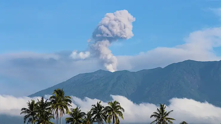 Endonezya'nın Marapi Yanardağı yeniden hareketlendi