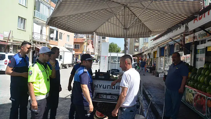 Ereğli Belediyesi zabıta ekipleri kaldırım işgallerini denetledi