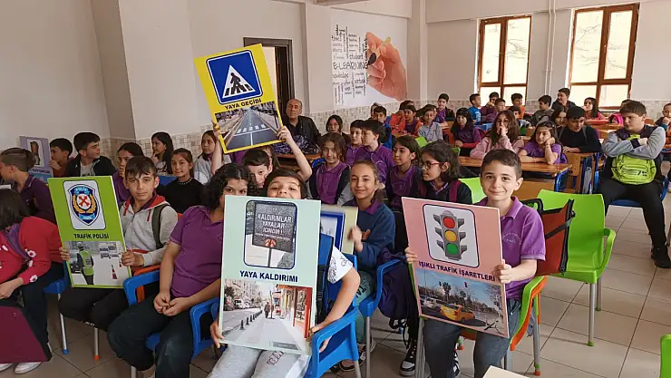 Ereğli'de trafik polisleri öğrencileri bilgilendirdi