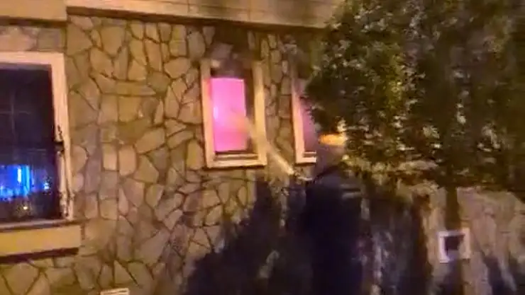 Eşi boşanmak istedi, intikam olarak evi ateşe verdi