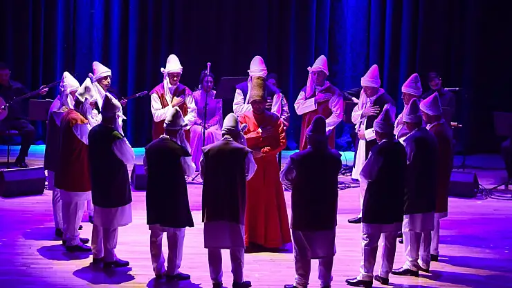 Eskişehir'de 'İlahi Nefes: Gönülden Dile Yunus Emre' gösterisi gerçekleşti