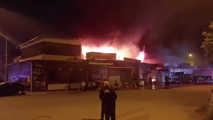 Esnafın iş yerini benzin döküp yakan şüpheliler yakalandı