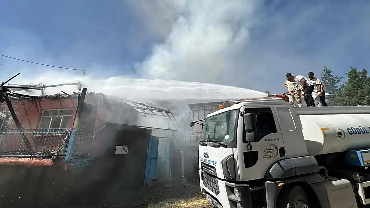 Evde çıkan yangın paniğe yol açtı