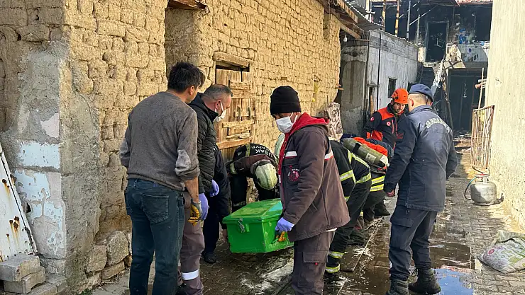 Evde yangın çıktı: 1 kişi hayatını kaybetti, 1 kişi dumandan etkilendi