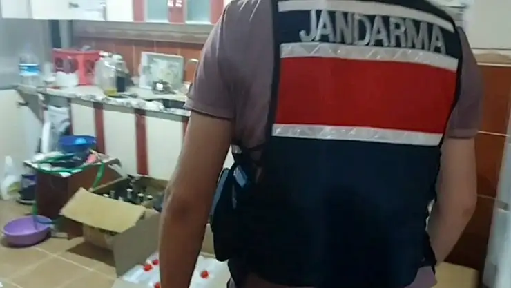 Evi sahte içki imalathanesine çevirmişler