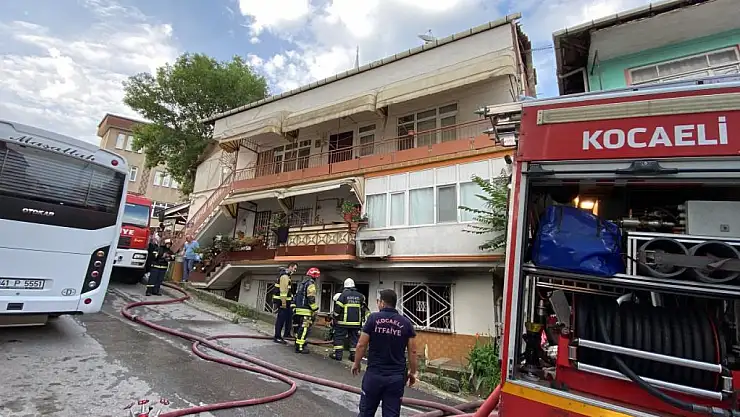 Evini ateşe verdi itfaiye büyümeden söndürdü