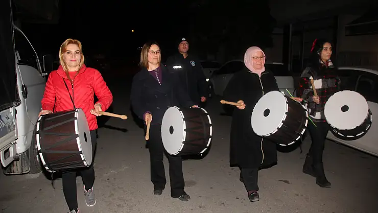 Ezber bozan sahur: Kadın davulcular sahura uyandırdı!