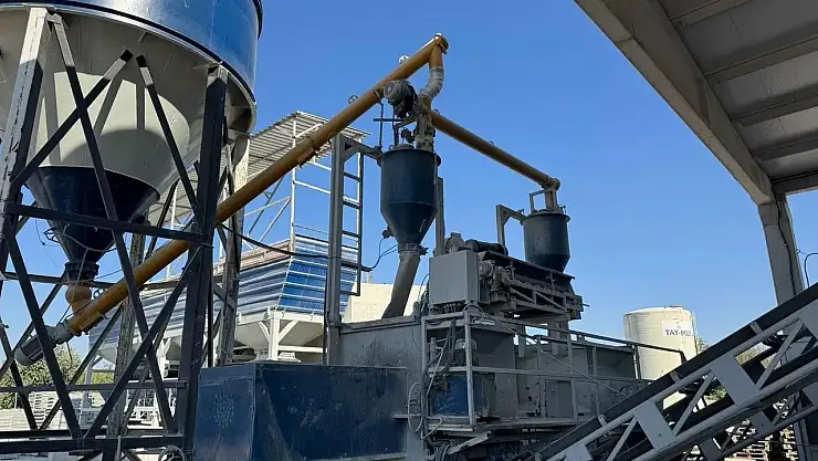 Fabrika işçisi beton mikserine düştü