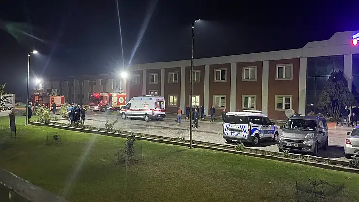 Fabrikada yangın paniği: 2 kişi yaralandı!