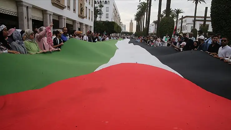 Fas'ta binlerce kişi İsrail'e tepki için bir araya geldi