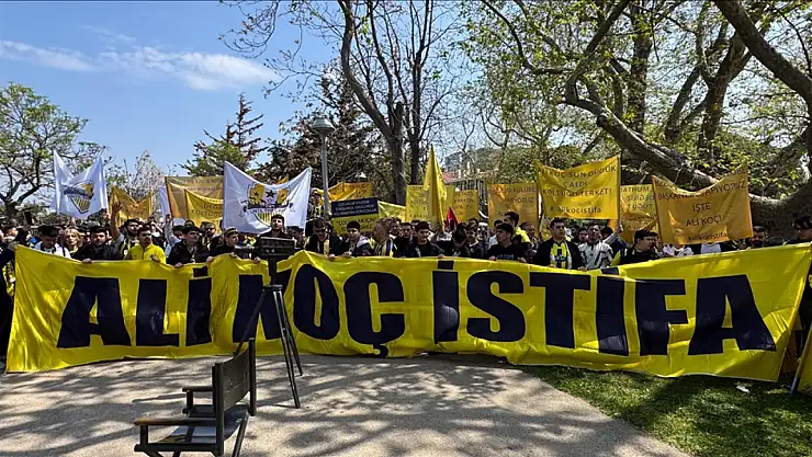 Fenerbahçe taraftarından Ali Koç ve yönetimine istifa çağrısı